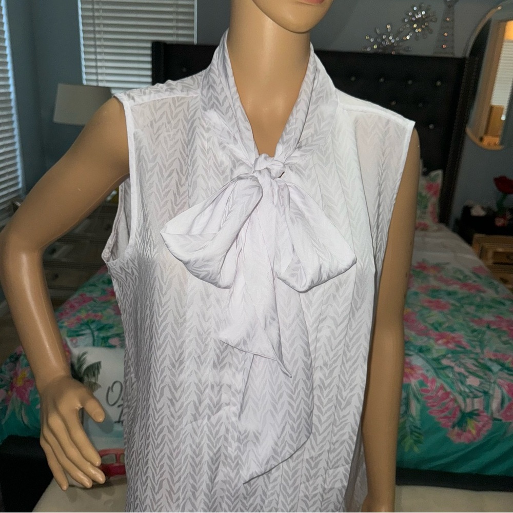 Calvin Klein NWT! White Sleeveless Tie-Front Blouse Size XL - Picture 5 of 17